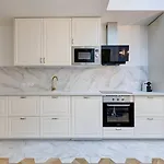 348 Ponthieu - Superb Apartment In Paris