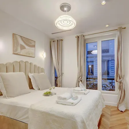 348 Ponthieu - Superb In * Parigi
