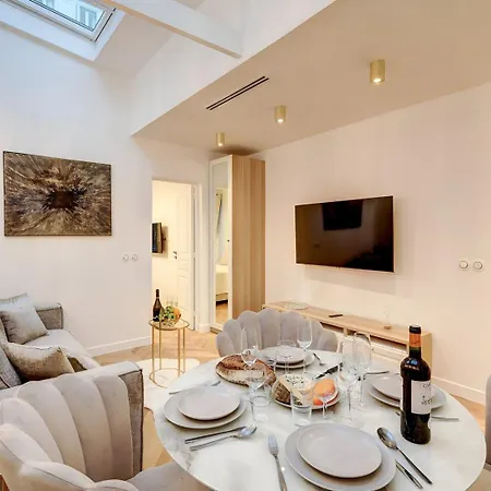 348 Ponthieu - Superb In Parigi